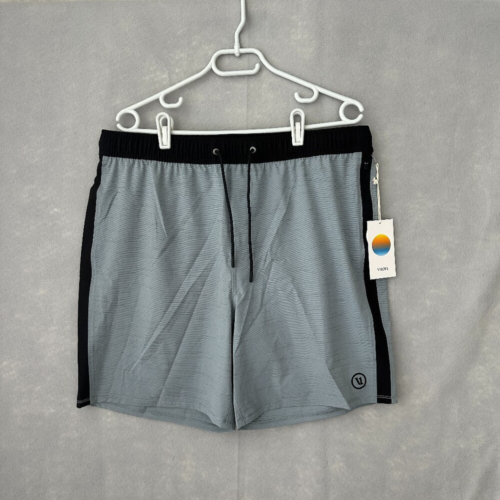 Vuori Shorts Mens M, XL Gray Peak Athletic v390 Activewear